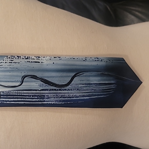 Jerry Garcia, silk watercolor collection tie in gorgeous blue colors. - Picture 2 of 5